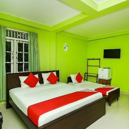 Oyo 347 Hotel Empryean Katunayaka Buitenkant foto