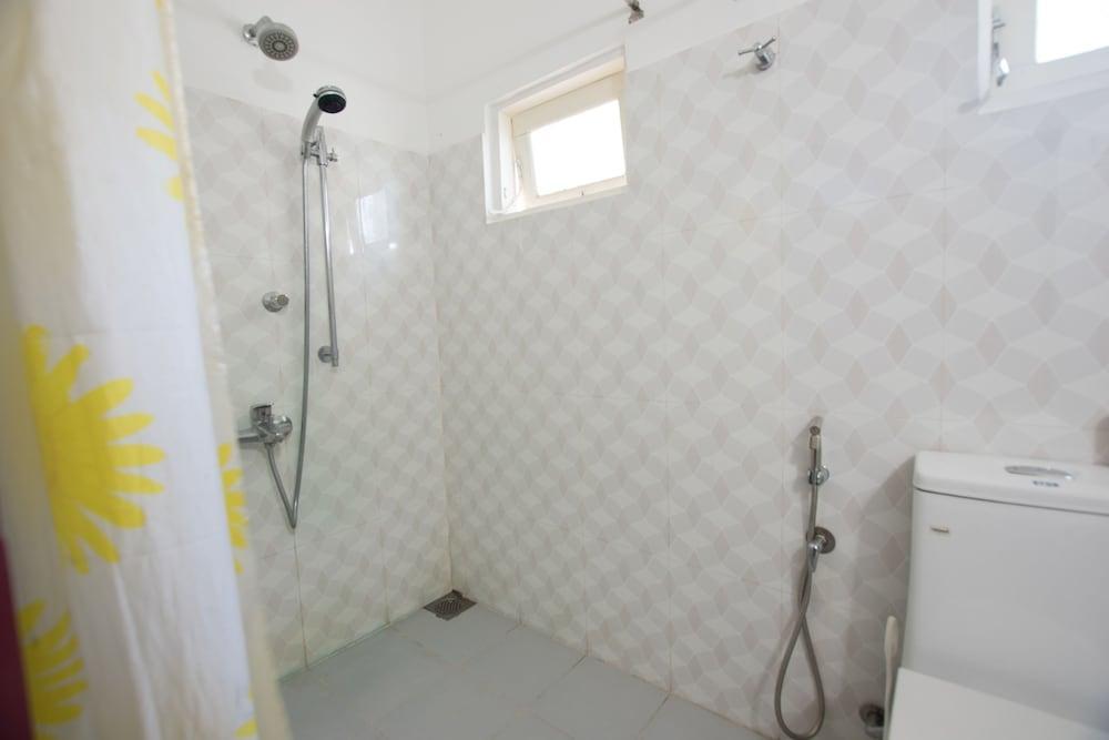 Oyo 347 Hotel Empryean Katunayaka Buitenkant foto