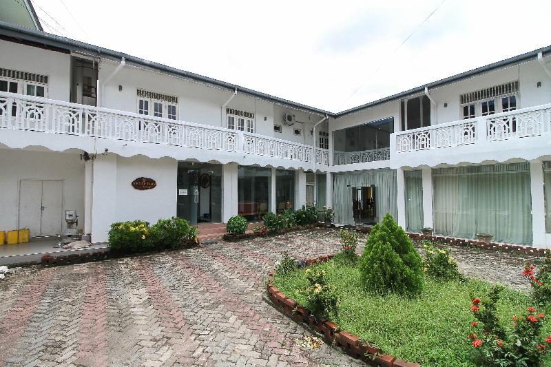 Oyo 347 Hotel Empryean Katunayaka Buitenkant foto