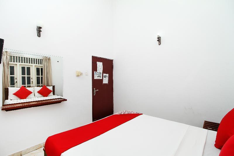 Oyo 347 Hotel Empryean Katunayaka Buitenkant foto