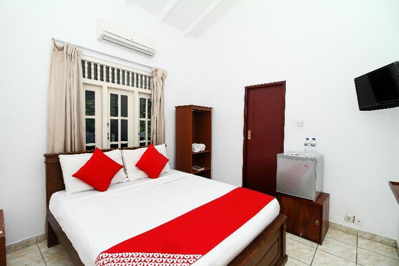 Oyo 347 Hotel Empryean Katunayaka Buitenkant foto