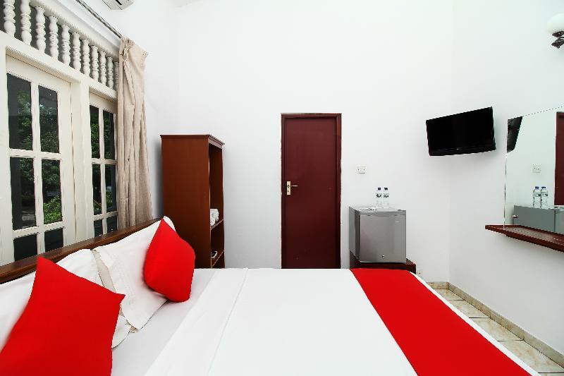 Oyo 347 Hotel Empryean Katunayaka Buitenkant foto