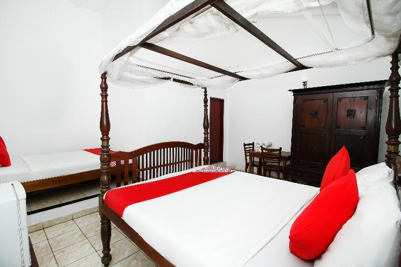 Oyo 347 Hotel Empryean Katunayaka Buitenkant foto