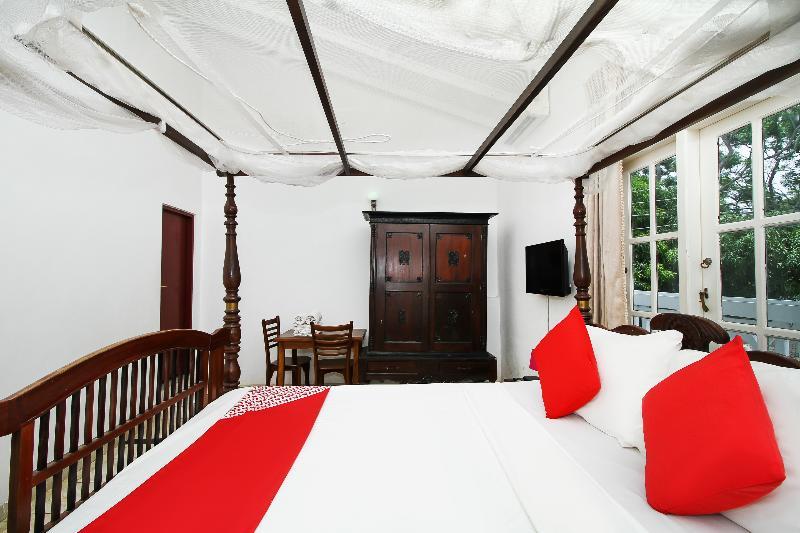Oyo 347 Hotel Empryean Katunayaka Buitenkant foto
