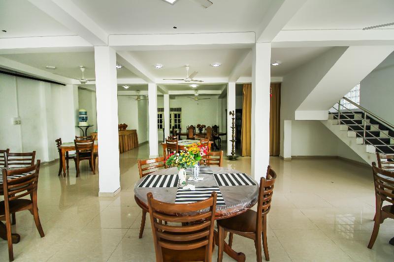Oyo 347 Hotel Empryean Katunayaka Buitenkant foto